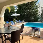 Golfinho - Private Pool - 10 Guests -