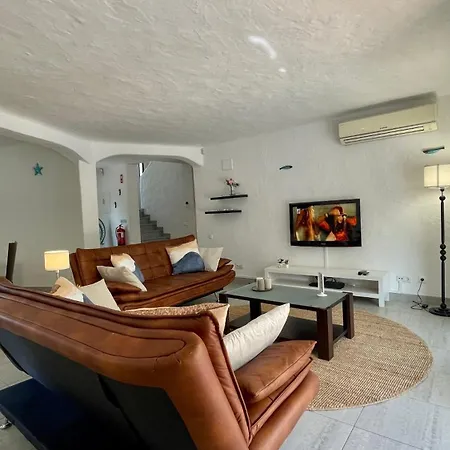 Golfinho - Private Pool - 10 Guests -